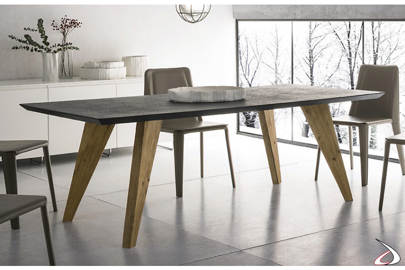 Tavolo design con gambe in legno di abete