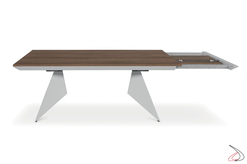 Tavolo di design allungabile oltre 3 metri con piano in nobilitato