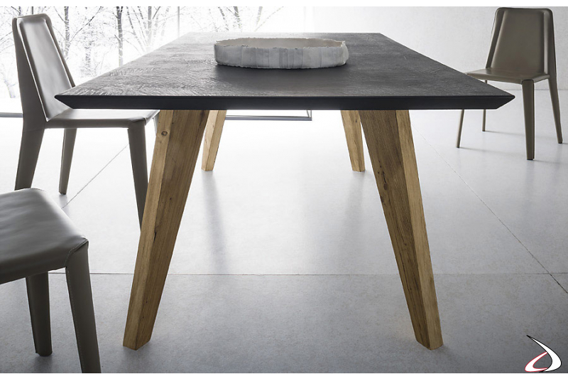 Tavolo moderno da soggiorno con gambe inclinate in legno