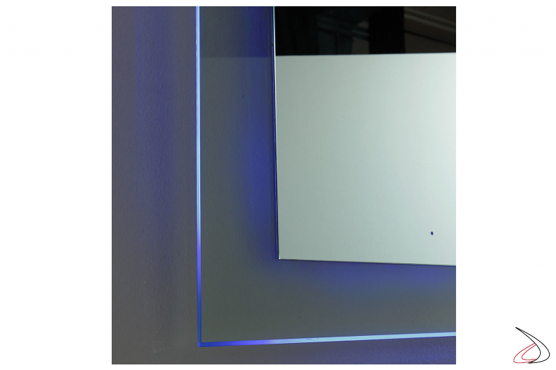 Specchio con cornice in vetro illuminato da luce led blu