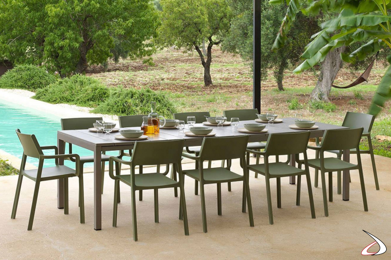Tavolata sedie moderne color agave per il giardino