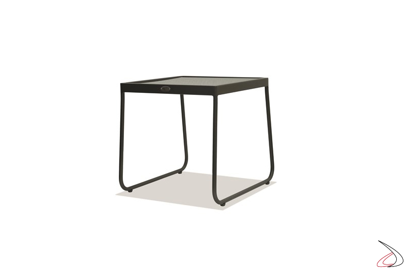 Tavolino piccolo Moma struttura in alluminio color Carbon Balck e piano in vetro color nero.