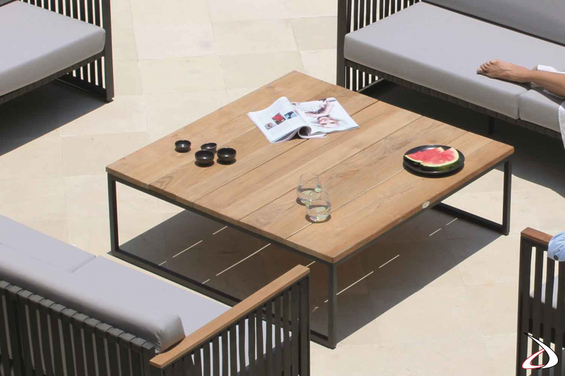 Tavolino quadrato Horizon con struttura in alluminio e top in Teak