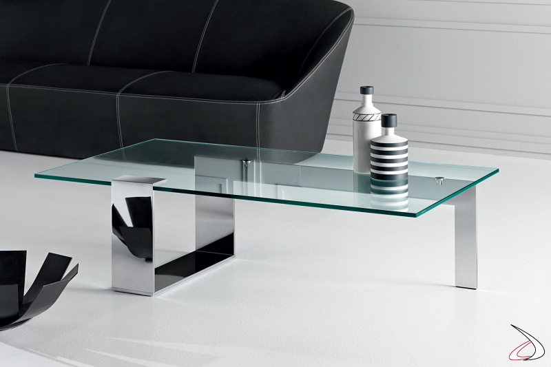 Tavolino moderno ed elegante, con top in vetro e supporto in metallo cromato lucido 