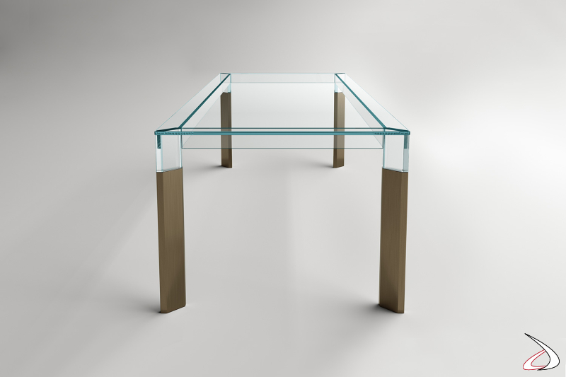 Tavolo di design in vetro trasparente con gambe in ottone spazzolato opaco