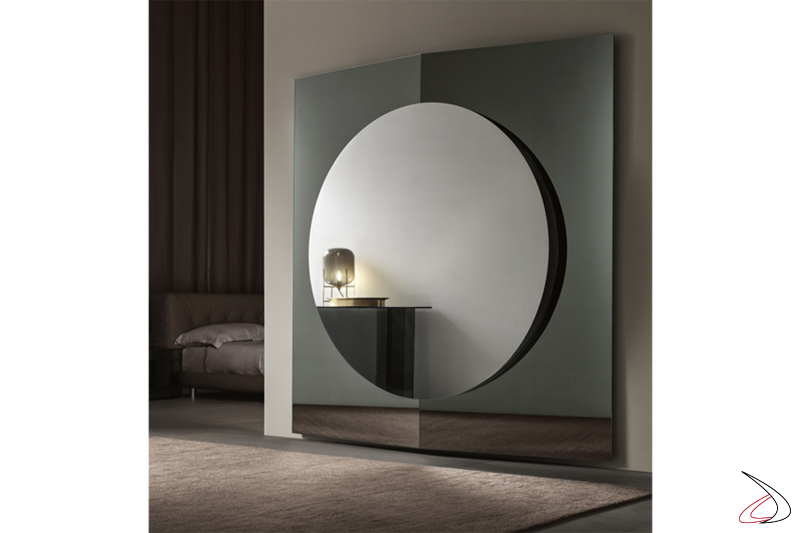 Specchio grande d'arredo di designo con cornice inclinata a specchio fumè