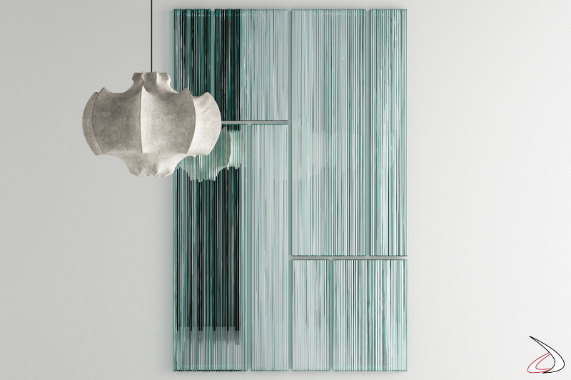 Specchio moderno e di design, composto da fasce di vetro, componibile per creare un'arredo personalizzato.