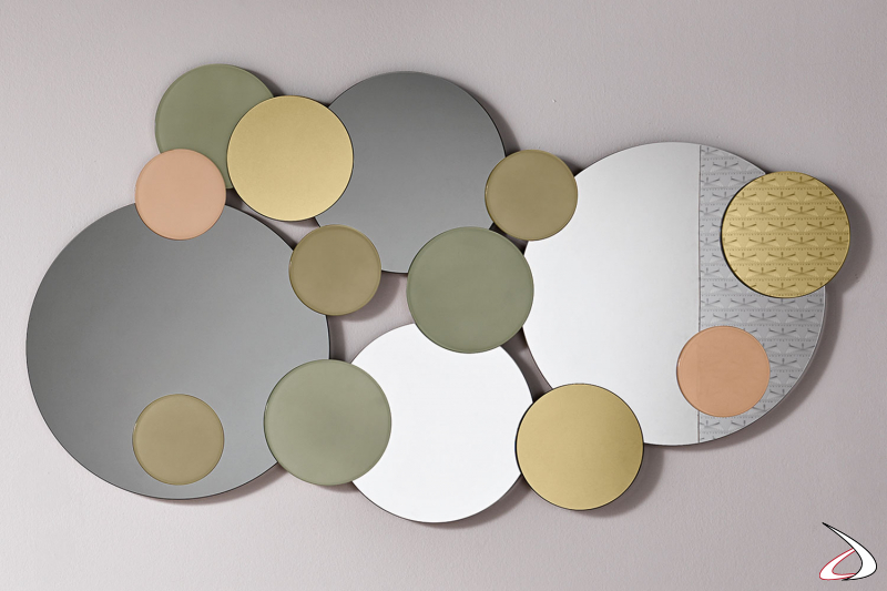Specchio moderno ed elegante, composto da elementi circolare in varie finiture 
