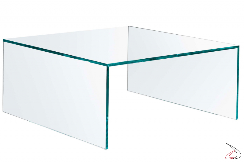 Mesa de centro en forma de puente realizada íntegramente en cristal, que se caracteriza por su sencillez y elegancia.
