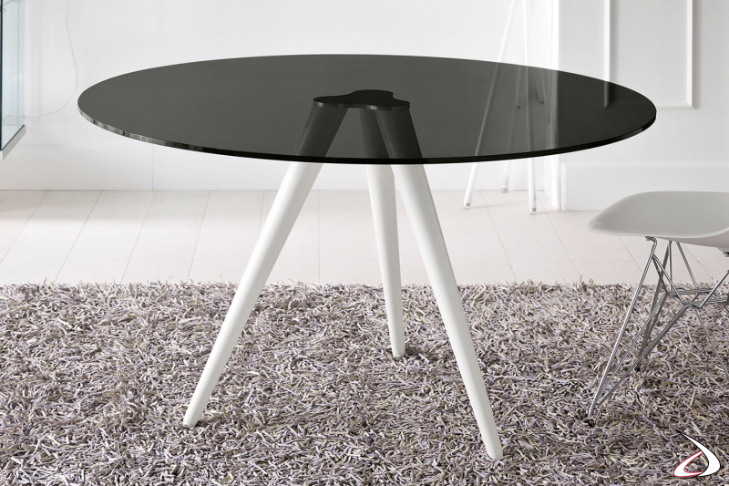 Tavolo moderno e di design con top rotondo in vetro fumè e struttura in metallo verniciato bianco