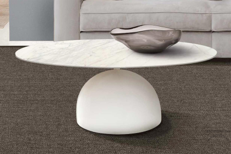 Tavolino rotondo di design con piano in ceramica bianco statuario e basamento sferico bianco