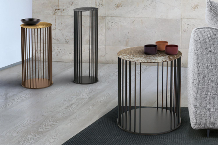 Tavolino rotondo di design da divano con struttura in tondino e piano in vetro cotto forgiato