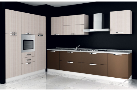 Cucina di design ad angolo in legno con colonna frigo e forno