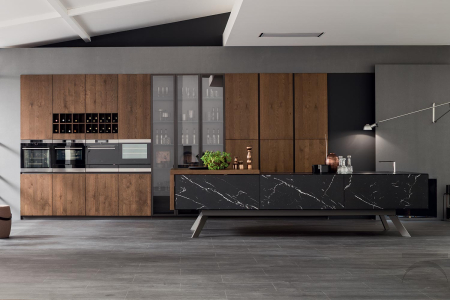 Cocina de diseño con isla central en gres marquina negro con pies altos