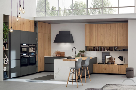 Cocina moderna en forma de herradura de madera anudada con encimera de gres de calacatta blanco