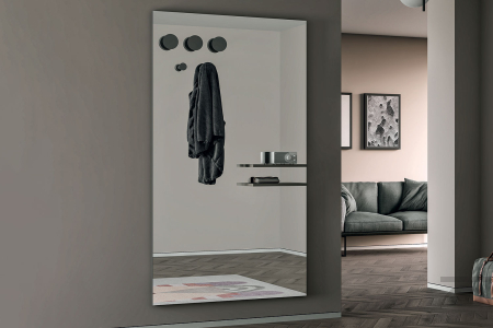Specchiera da ingresso di design con pomelli a fungo e mensole svuota tasche