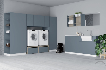 Lavanderia di design su due pareti con mobile lavatoio e armadiatura porta lavatrice e asciugatrice 