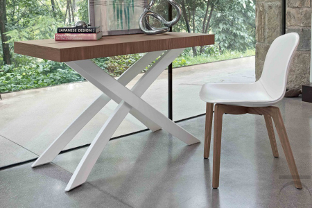 Consolle allungabile di design da soggiorno con gambe bianche intrecciate e piano in legno
