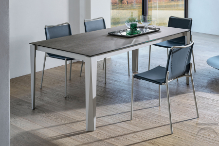 Tavolo allungabile di design da soggiorno con piano sottile in ceramica