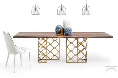 Raffinato tavolo di design con piano in legno di noce e gambe in acciaio in colore oro