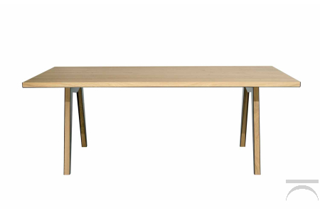Tavolo fisso di design in legno rovere nodato naturale e in lamiera d'acciaio