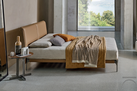 Letto matrimoniale in pelle di design con testiera e giroletto sottili