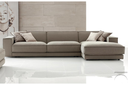 Divano design con chaise longue in tessuto antimacchia