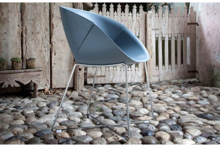Poltroncina design in poliuretano
