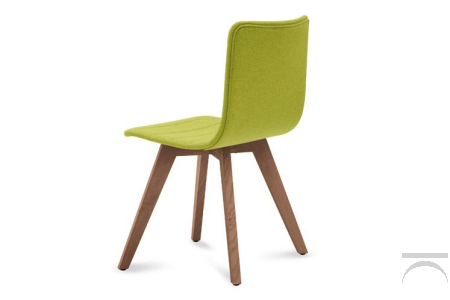 Sedia design imbottita con gambe in legno