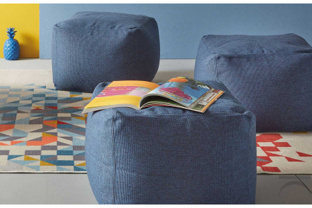 Pouf quadrato morbido da salotto moderno