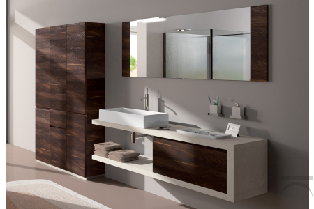 Bagno di design con top a C con cassetto, completo di colonne bagno e specchiera