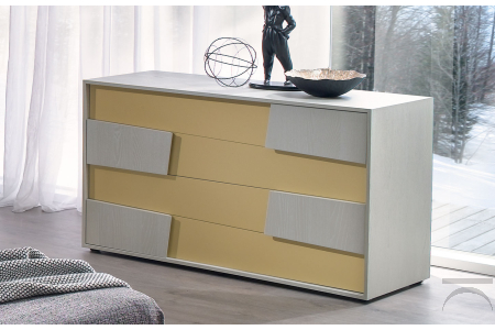 Comò di design 4 cassetti in legno con maniglie in rilievo