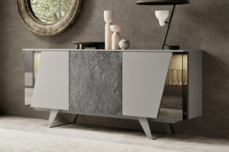 Credenza moderna di design con anta centrale in pietra e ante ad angolo in vetro riflettente