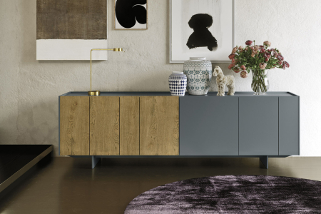 Credenza da soggiorno di design con ante in legno rovere e in laccato opaco