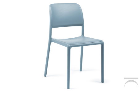 Sedia in plastica in colore celeste
