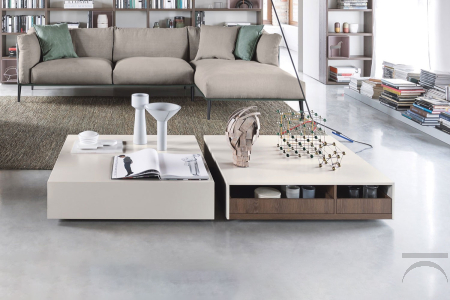 Tavolino quadrato basso di design con vassoio estraibili
