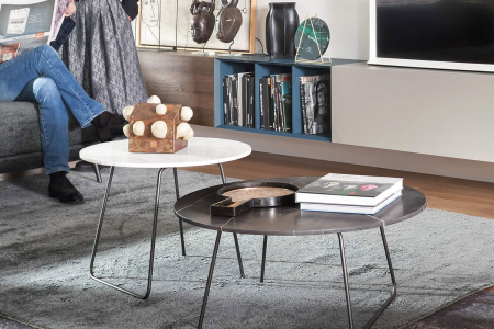Tavolino rotondo di design in marmo con gamba a slitta