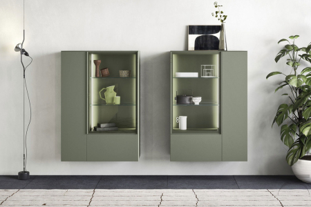 Credenza sospesa di design con vetrinetta illuminata internamente