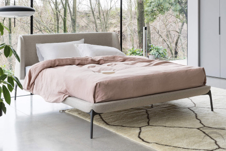 Letto moderno in pelle bianca con testiera alta capitonné
