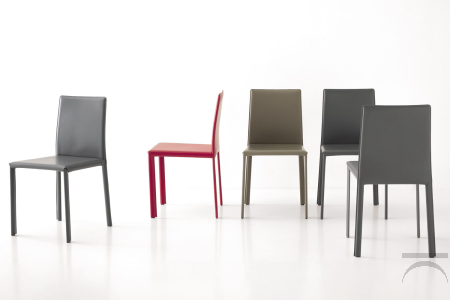 Sedie in cuoio di design con schienale alto o schienale basso
