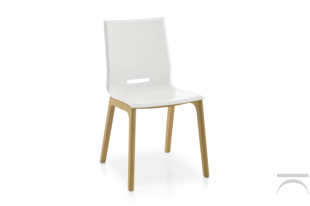 Sedia design in polipropilene bianca da soggiorno con gambe in legno rovere