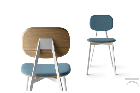 Sedia design con gambe in metallo bianche, con retro struttura in impiallaciato e seduta, schienale imbottiti