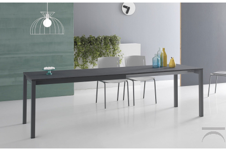Tavolo allungabile moderno da cucina con gambe in metallo ghisa e piano in cleaf grafite
