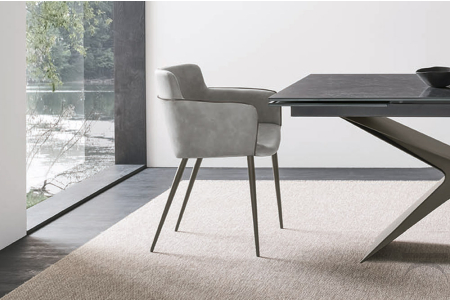 Poltroncina Carol con struttura in metallo Antracite e seduta in Ecopelle Vintage 1009