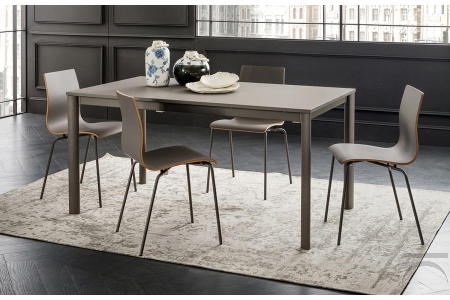 Tavolo allungabile con struttura in alluminio grigio londra e piano in hpl