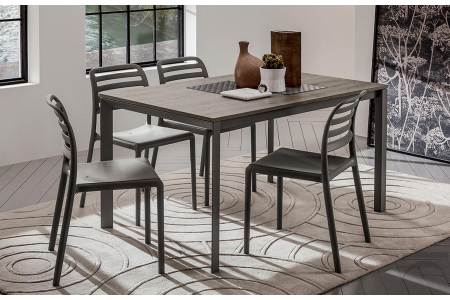 Tavolo piccolo economico da soggiorno con gambe sottili e piano in mealminico