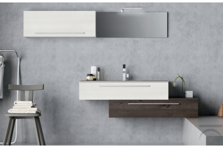 Bagno sospeso con cassetti e vasca integrata