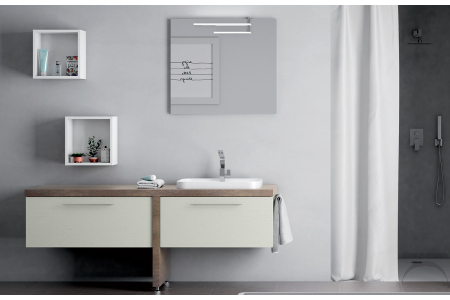 Bagno moderno con fiancone a T appoggiato a terra
