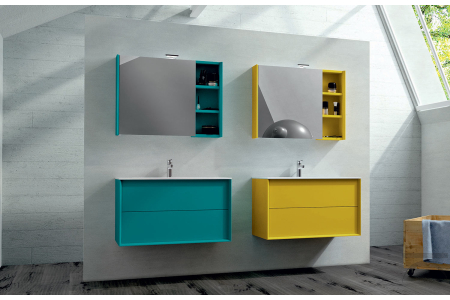 Bagno con doppio mobile sospeso e colorato completo di specchiera contenitore