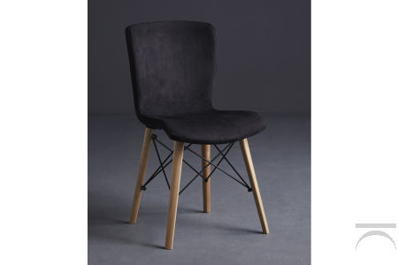 Sedia Rapwood con gambe in legno di rovere e seduta in tessuto.